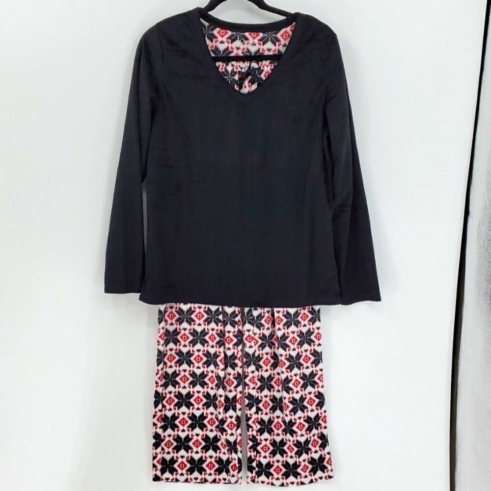 Croft & Barrow PJ'S. Black and red, long sleeves. Cozy and soft, warm PJ…